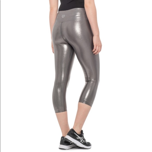 MIRA RAE Pants - NWT MIRA RAE Silver Metallic Capris Size Small